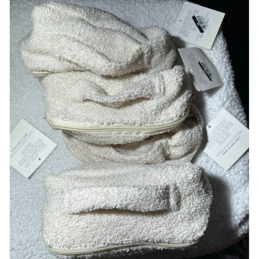 Qty 4-Vivitar Cosmetic Pouch Bag Beige Fleece Fluffy 8x4x5 NWT‎